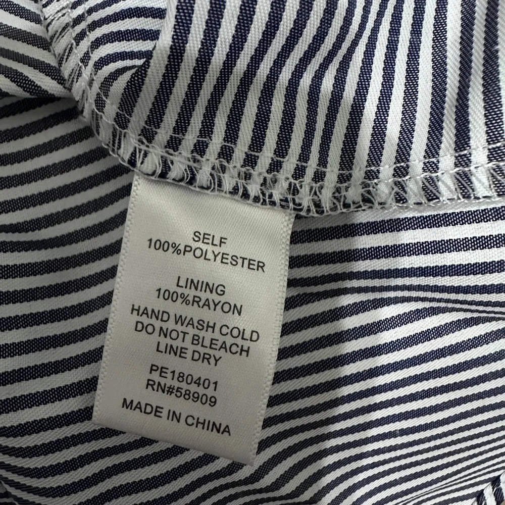 🛍️ Gianni Bini white blue striped wrap style skirt with zipper closure.